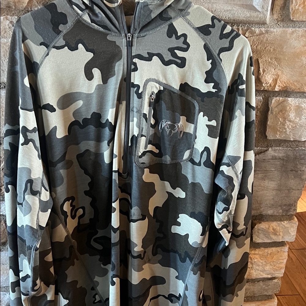 KUIU Men's Camo Hooded Shirt  XL, nuyarn kuiu material.